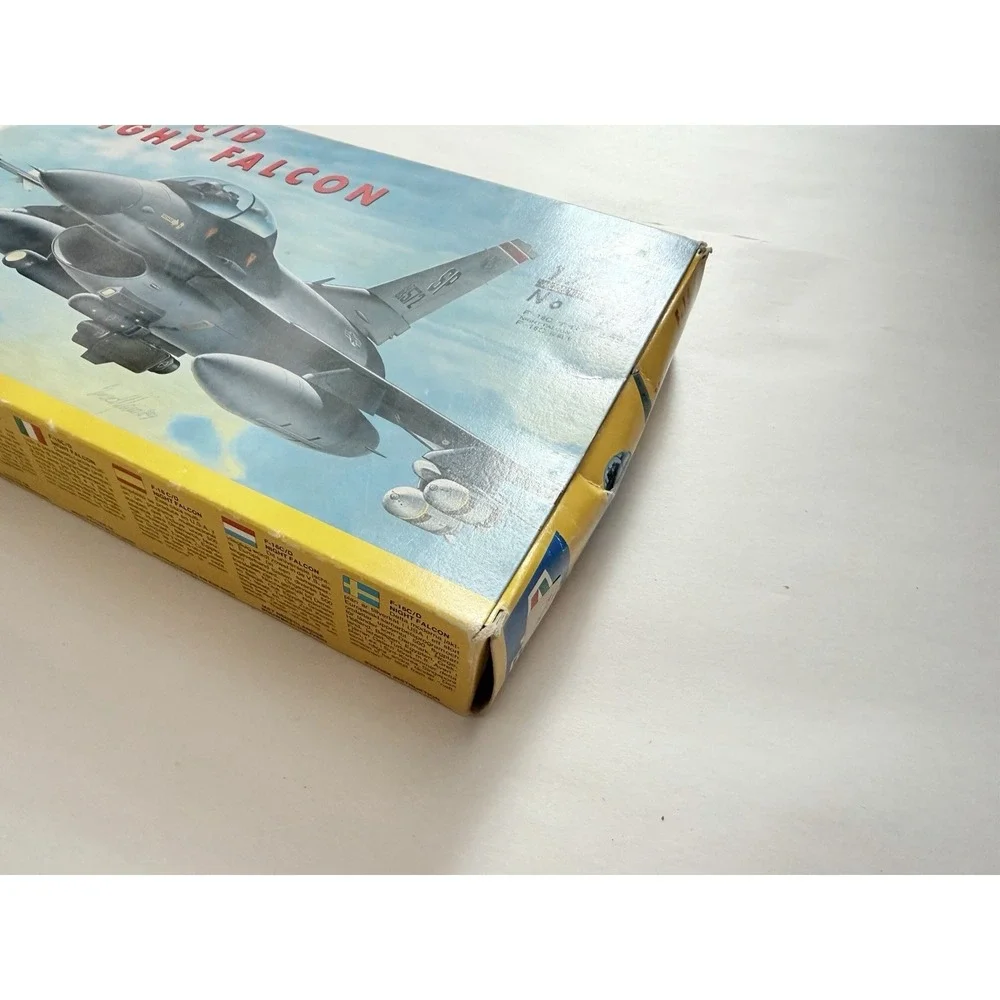 Italeri F-16 C/D Night Falcon 1:72 Scale Model Kit No 188 Vintage Open Box